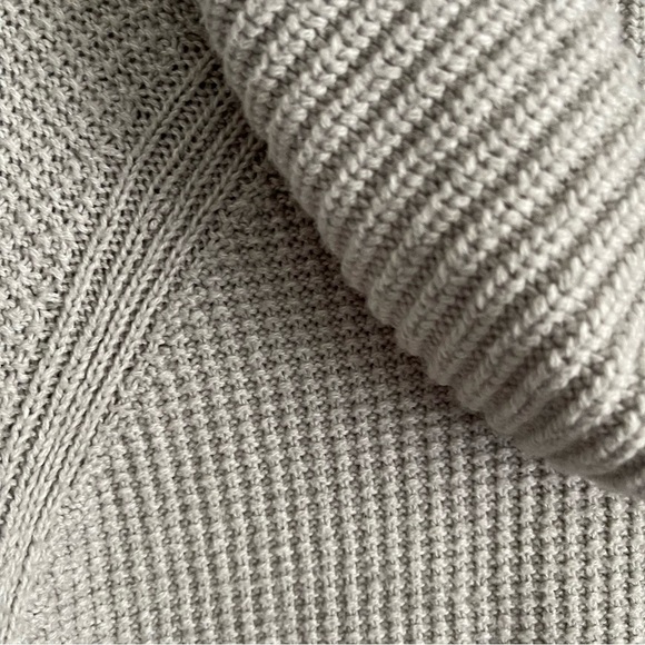 41 HAWTHORN Gray Waffle Knit Cowl Neck Thumb Holes Sweater Size large Stitchfix - Picture 10 of 10